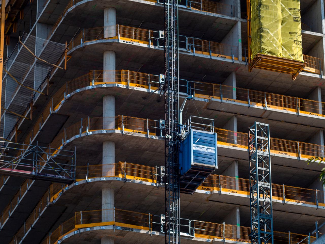 Trabajo de instalación en obra
